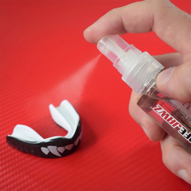 SafeJawz Anti-Microbial Mouthguard Sanitiser - Defences