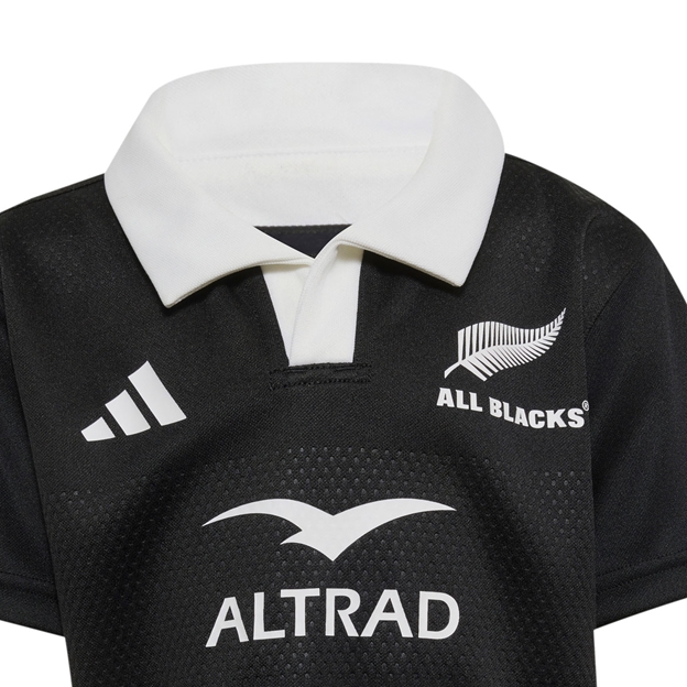 All Blacks Kids Rugby Kit 26/27 All Black - Top Front Close-up View