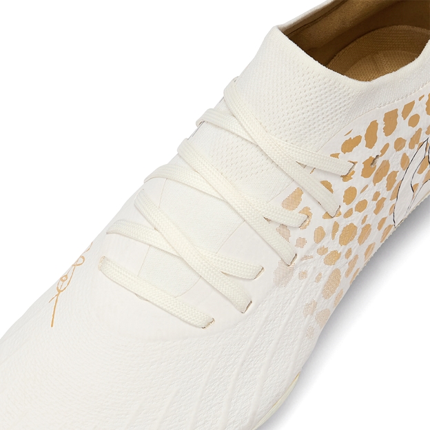 Ellie Kildunne rugby boots top front
