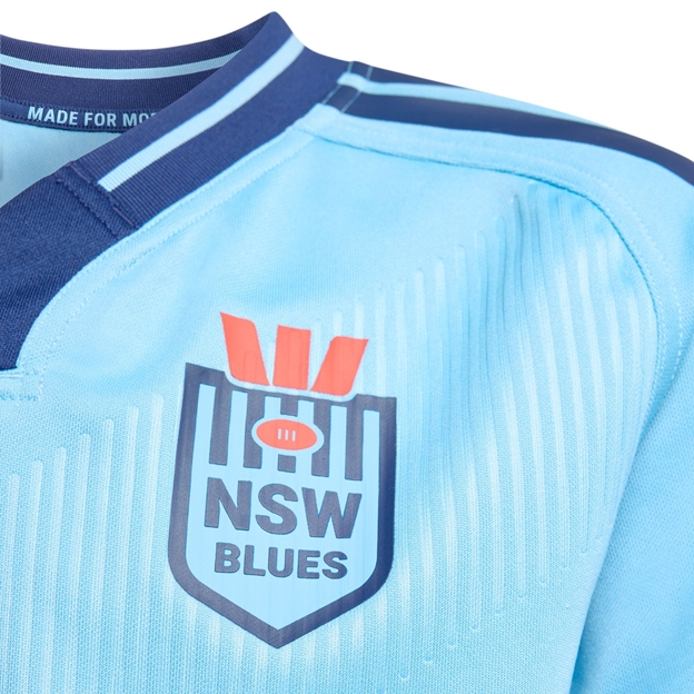 New South Wales Blues Mens Home Rugby Shirt 26/27 Light Blue - Badge Close-up View