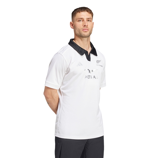 all-blacks-mens-away-jersey-white-2024-model-side.jpg