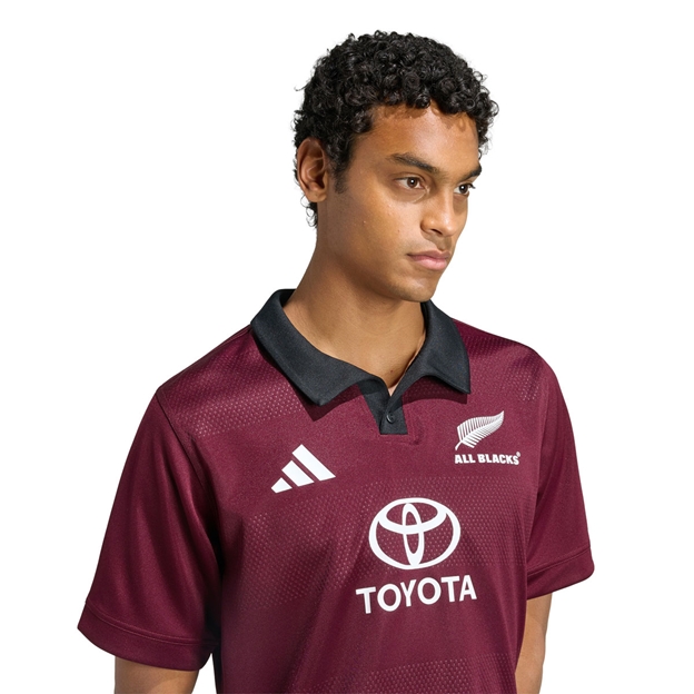 All Blacks Mens Training Rugby Shirt 26/27 Maroon - Model Front Close-up View
