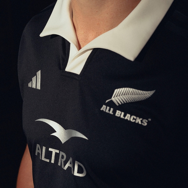 All Blacks Mens Home Performance Rugby Shirt Black 24/25 - Model Close-up