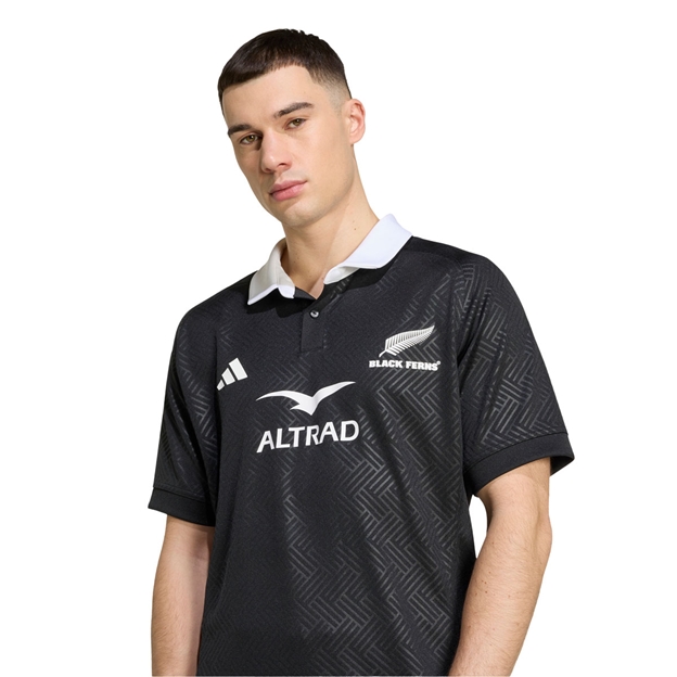 Black Ferns Mens Home Rugby Shirt 26/27 All Black - Model Front Close-up