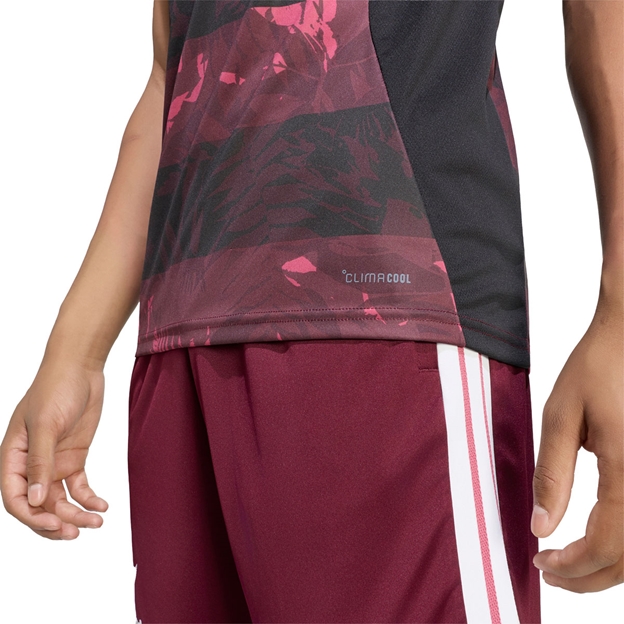 All Blacks Mens 'Greatest Rivalry' Training Vest 26/27 Maroon - Model Hem Close-up View