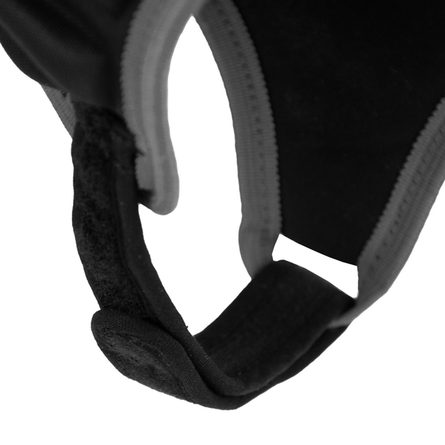 Optimum Kids Razor Headguard Black/Silver - Chinstrap Close-up