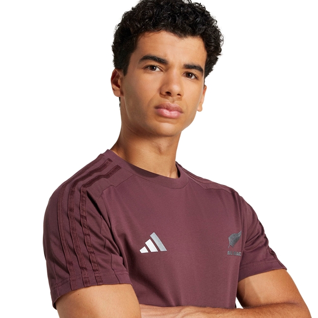All Blacks Fan Wear Tee Aurora Ruby - Model Close-up