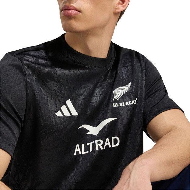 All Blacks Mens 'Greatest Rivalry' Supporters Rugby Shirt 26/27 All Black - Model Close-up View